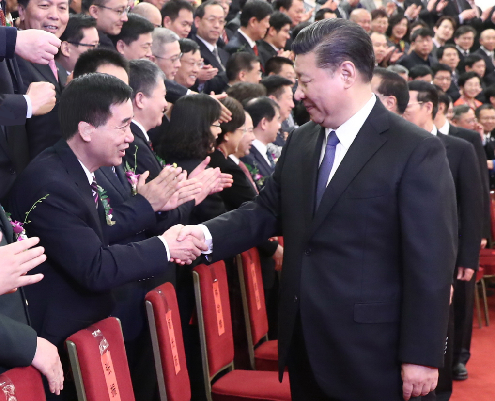 2018年1月8日，，张国良荣获国度科技进取一等奖,习近平总书记与张国良握手照片